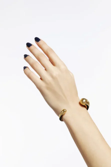 GOLD TORQUE BANGLE BRACELET - Image 1
